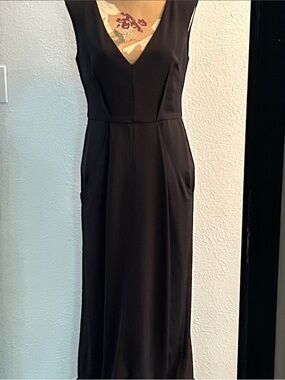 Veronika Maine Black Sleeveless V-Neck Maxi Dress with Pockets
